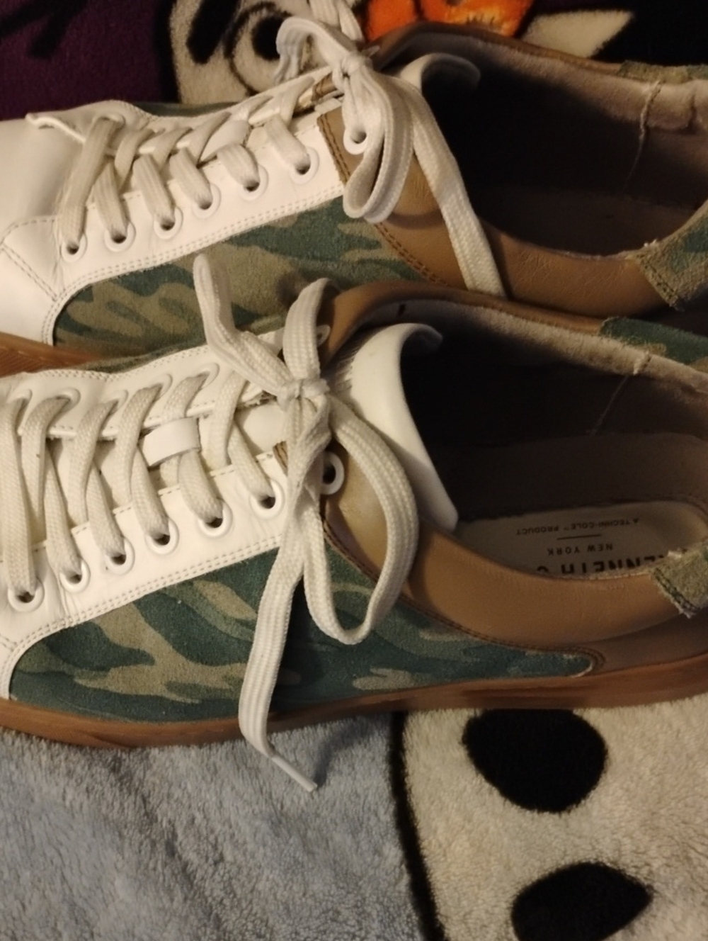 Kenneth Cole New York White, Green & Tan Camouflage Low-Top Sneakers